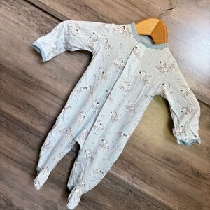 Magnetic Me Blue Zebra Print Kids Footie Onesie 8-12 lbs 0-3 mo preworn great co